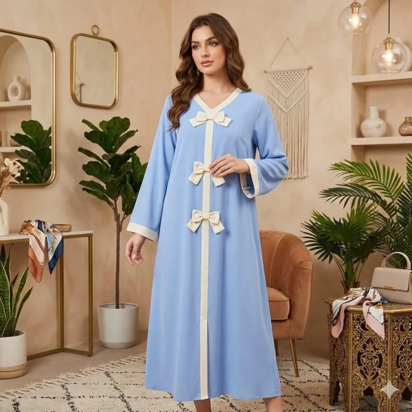 فستان نسائي طويل بتصميم ناعم ومحتشم